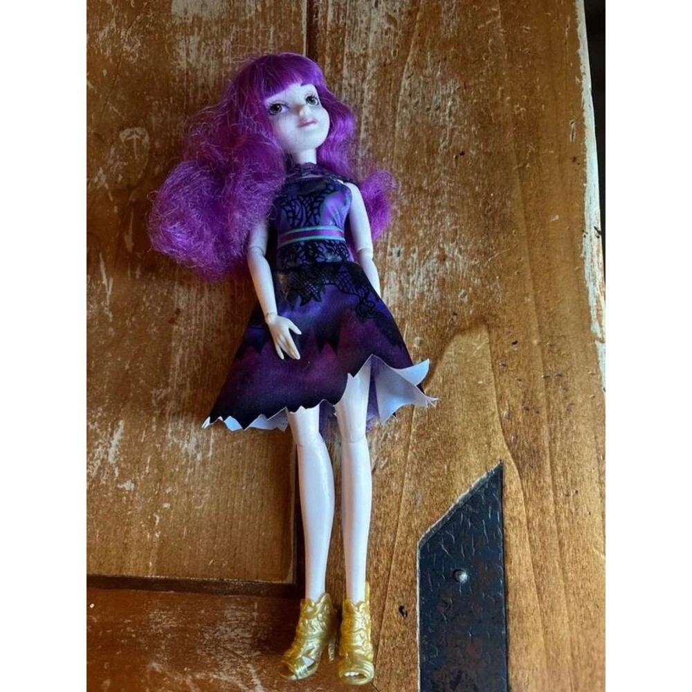 Disney Descendants 2 Mal Doll Isle of the Lost Royal Yacht Ball